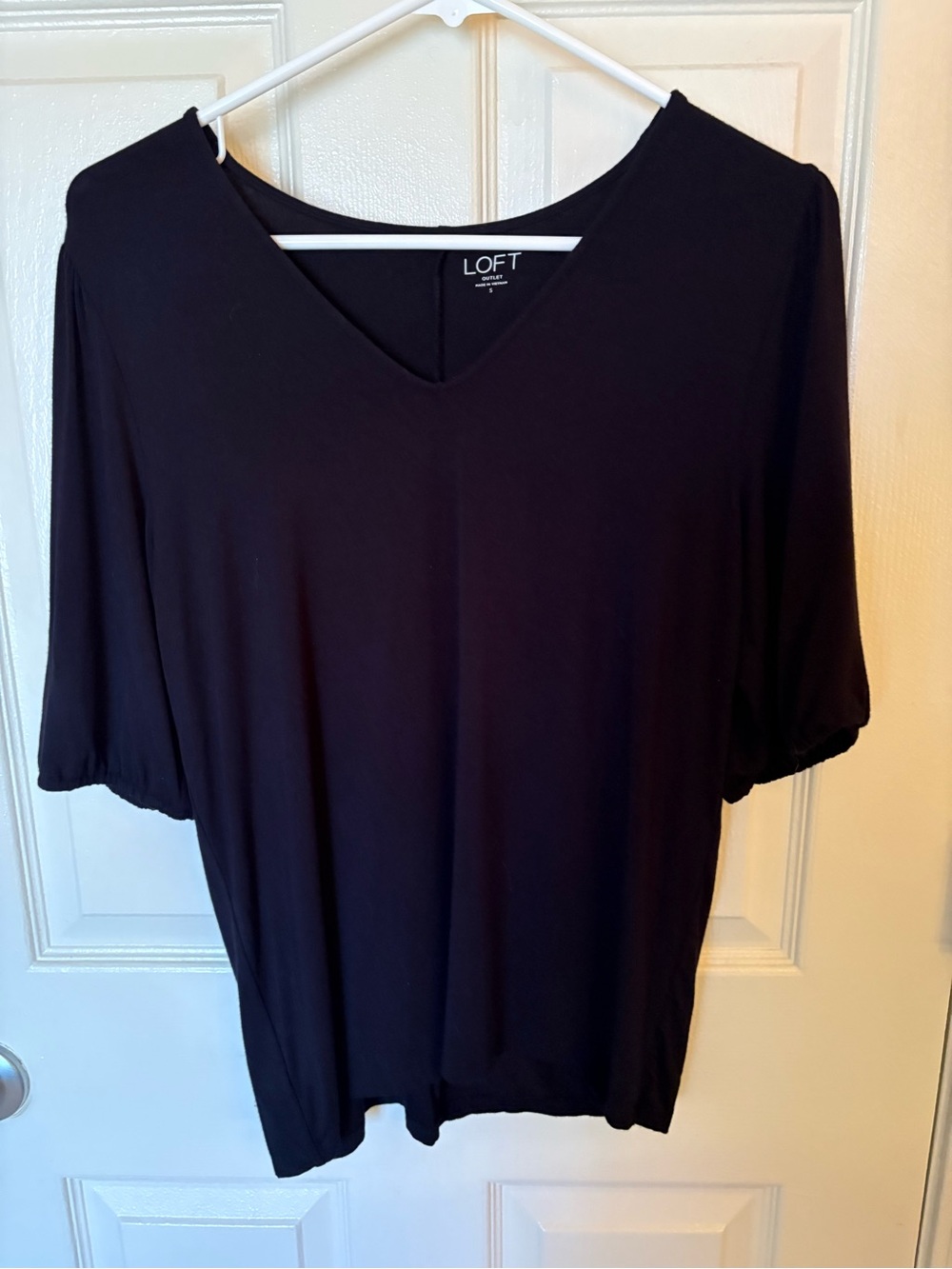 LOFT Black V-Neck Short Sleeve Blouse